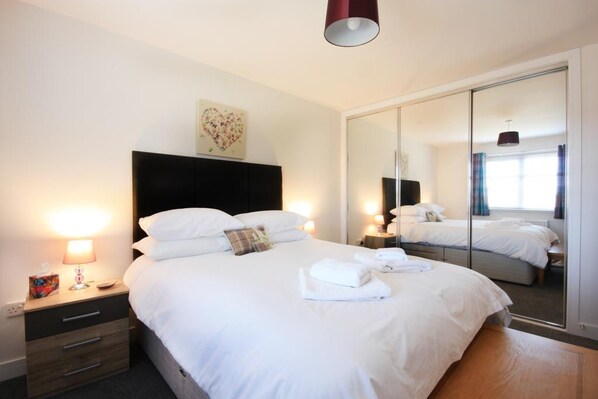 2 habitaciones, tabla de planchar con plancha, wifi y ropa de cama 