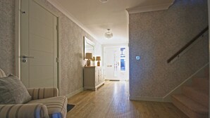 Unclassified image, 5 of 20, button - Dunvegan House (Inverness)