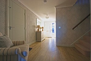 Flat-screen TV - Dunvegan House (Inverness)