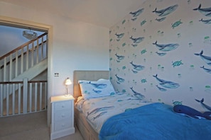 4 bedrooms, free cots/infant beds, free WiFi