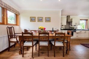 In-room dining - Balorrin (Muir of Ord)