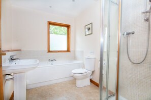 Hair dryer, towels - Balorrin (Muir of Ord)