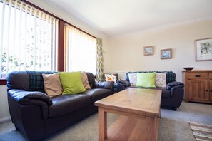 Flat-screen TV, books - Glen Dael (Dornoch)