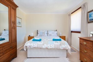 3 slaapkamers, een strijkplank/strijkijzer, wifi, beddengoed