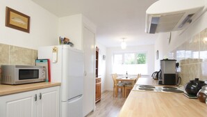 Coffee/tea maker, fridge, microwave, dishwasher - Burnside Croft (Beauly)