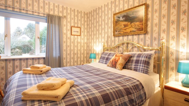 2 bedrooms, iron/ironing board, WiFi (free), alarm clocks - Burnside Croft (Beauly)