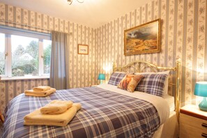 2 bedrooms, iron/ironing board, free WiFi, alarm clocks - Burnside Croft (Beauly)