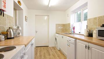 Fridge, microwave, dishwasher, coffee/tea maker