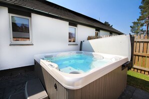 Bồn tắm spa ngoài trời