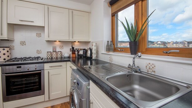 In-room dining - Portland Apartment (Inverness)