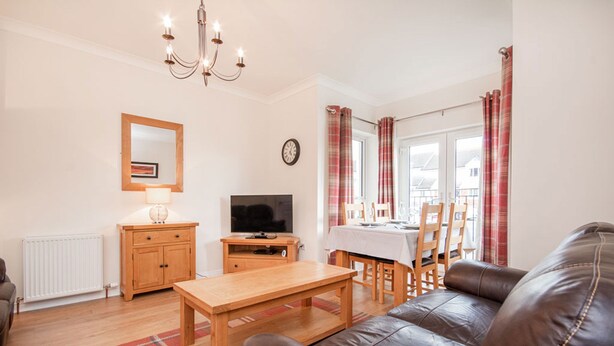 Cottage | Living room - No57 Holm Farm Apartment (Inverness)
