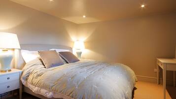 3 bedrooms, iron/ironing board, free WiFi