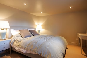 3 bedrooms, iron/ironing board, free WiFi