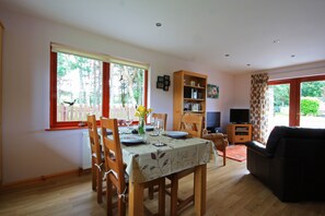 Khu vực ăn uống tại phòng