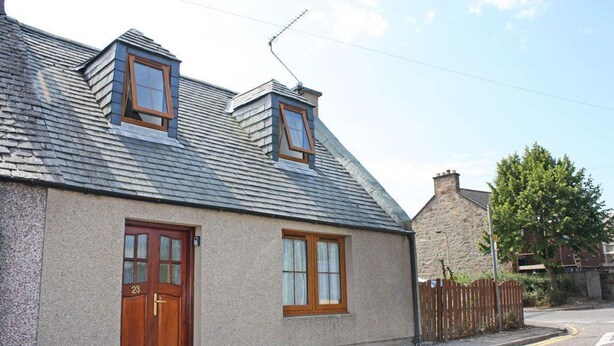 Cottage | Front of property - Fairfield Lane Apartment (Inverness)