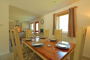 In-room dining - Delmhor No4 (Aviemore)