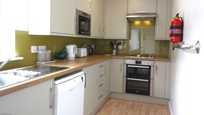 Micro-ondas, fogão, cooktop, lava-louças