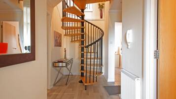 Cottage | 3 bedrooms, iron/ironing board, free WiFi