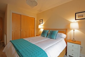 Cottage | 3 bedrooms, iron/ironing board, free WiFi
