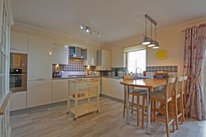 Private kitchen - Fairway Apartment (Nairn)