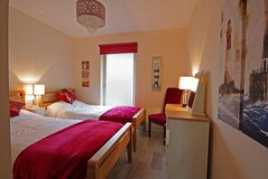 Cottage | 3 bedrooms, iron/ironing board, free WiFi - Fairway Apartment (Nairn)