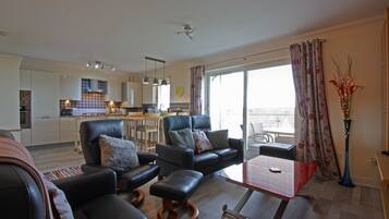 Cottage | Living area | Flat-screen TV, DVD player, table football, books