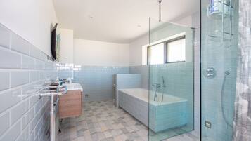 Cottage | Bathroom