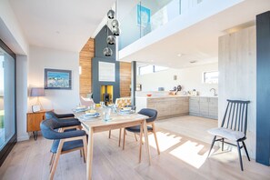 Cottage | Private kitchen | Full-size fridge, microwave, oven, stovetop - Oran Mor (Dornoch)