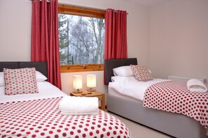 Iron/ironing board, free WiFi - Millview (Boat of Garten)