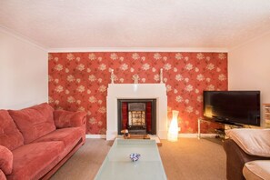 Cottage | Living area | Flat-screen TV