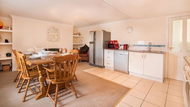 Cottage | In-room dining - Ivydene Cottage (Cromarty)
