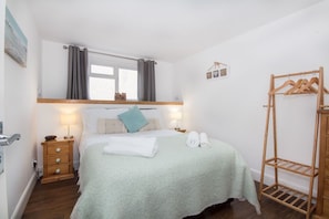1 bedroom, laptop workspace, soundproofing, WiFi