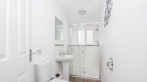 Unclassified image, 2 of 17, button - Tomnahurich Apartment (Inverness)