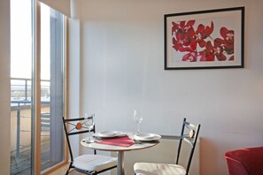 Ferienhaus | Essbereich im Zimmer