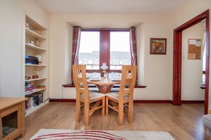 Cottage | Private kitchen | Oven, stovetop, cookware/dishes/utensils, freezer - 9 Ardconnel Street (Inverness)