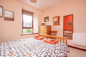 Cottage | 2 bedrooms, free WiFi, bed sheets