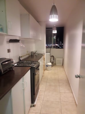 Appartement, 3 chambres | Cuisine privée | Réfrigérateur, four, plaque de cuisson