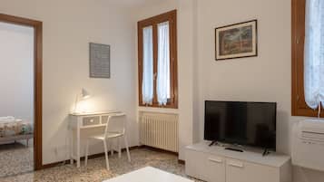 City-Apartment | Wohnbereich | Flachbildfernseher