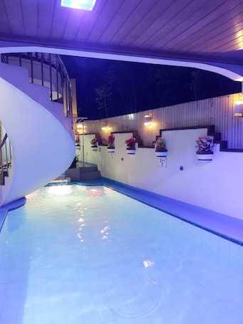 Pool. Cool Martin Resort Hotel