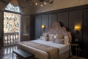 Panoramic Suite (Open) | In-room safe, desk, blackout drapes, soundproofing