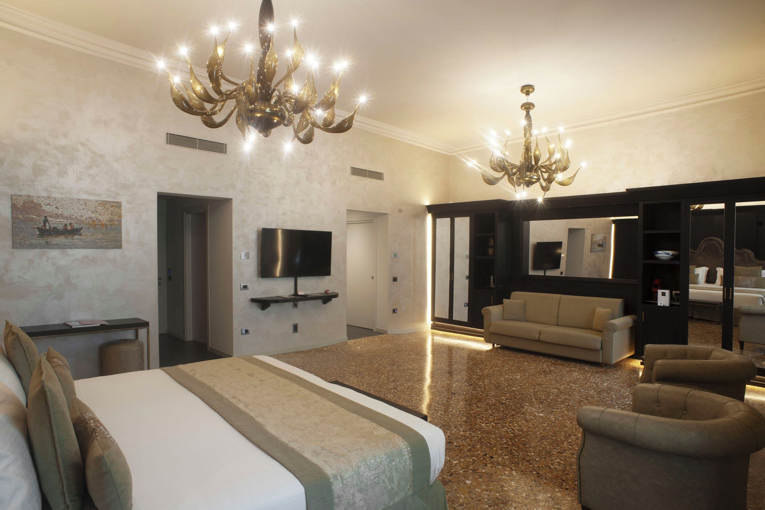 panoramic suite (open) | 1 bedroom, in-room safe, desk, blackout curtains