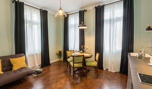 Appartement Familial, 1 grand lit et 1 canapé-lit | 1 chambre, minibar, décoration personnalisée, ameublement personnalisé