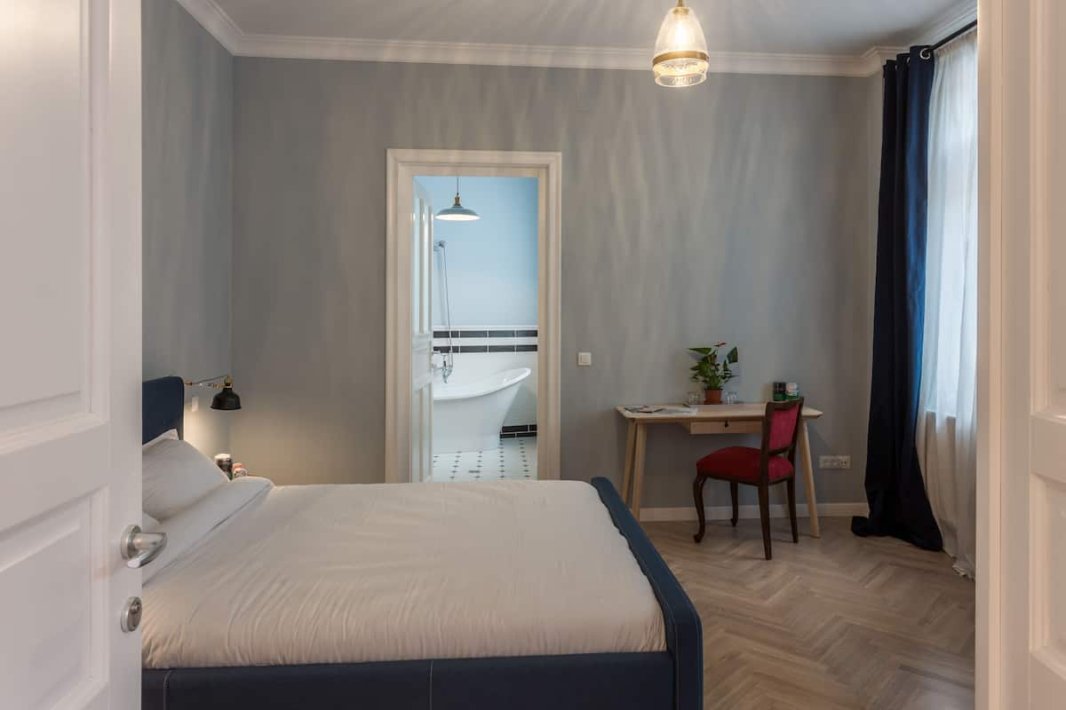 1 bedroom, minibar, individually decorated, individually furnished