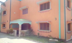 Front of property - Danga Guest House (Malindi)