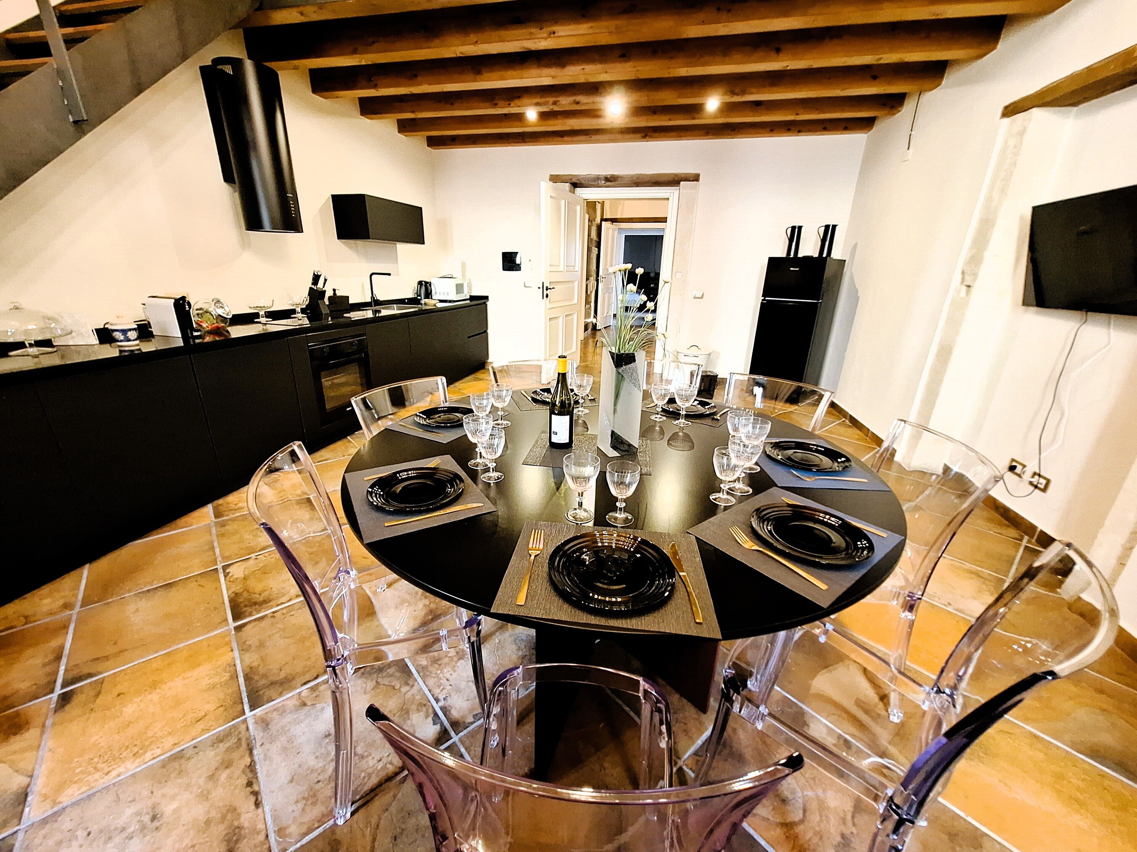 Dúplex, 3 habitaciones, vistas parciales al mar | Zona de estar | Una televisión de pantalla plana, un reproductor de DVD