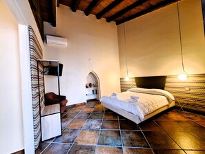 Appartement Duplex, 3 chambres, vue partielle sur la mer | 3 chambres, literie de qualité supérieure, bureau, chambres insonorisées