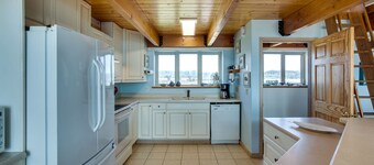 Oceanfront Home with Sandy Beach Right Out Your Door! Dog Friendly!