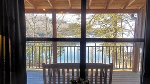 Interior - Lake Shore Cabins on the Waterfront of Beaver Lake with Boat Dock & Swim Deck (Eureka Springs,)