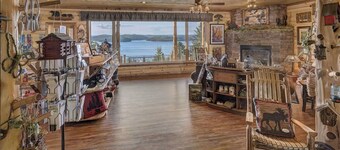 Lake Shore Cabins on the Waterfront of Beaver Lake with Boat Dock & Swim Deck