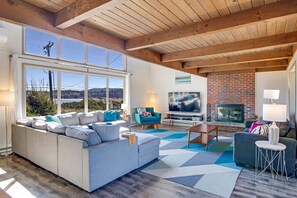 TV, peis, DVD-spiller og fotballspill